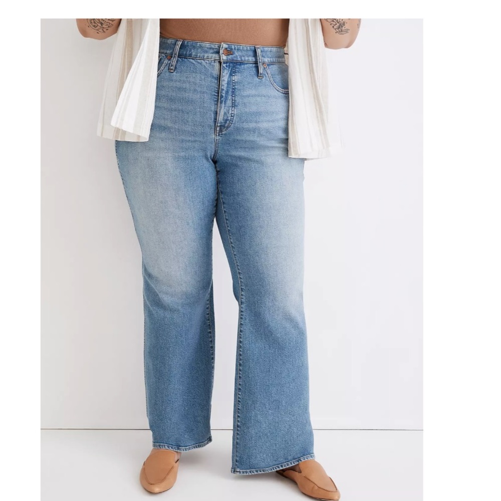 NWT 11" High-Rise Flare Jeans in Caine Wash